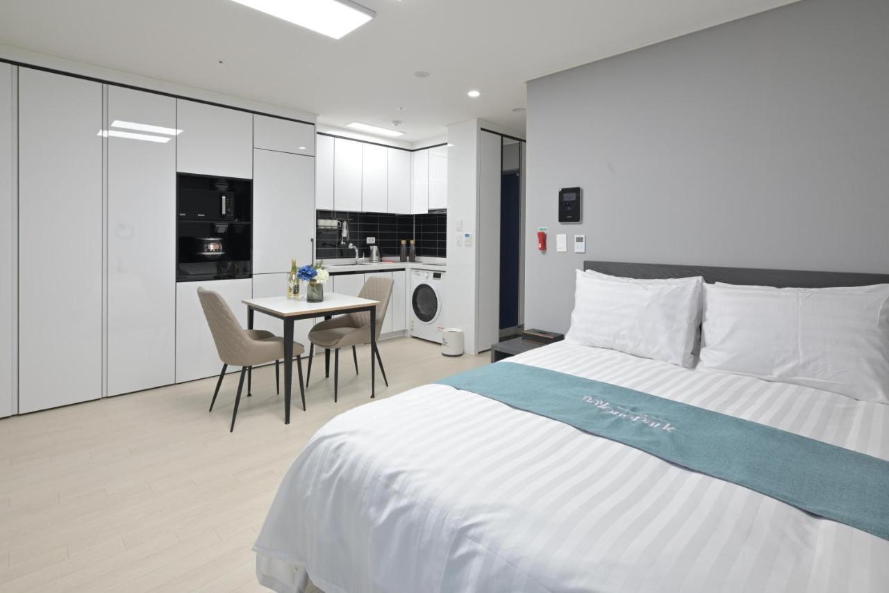 Bayone Park Apartment Yeosu Bagian luar foto